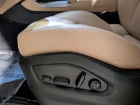 Certified 2024 Porsche Cayenne Turbo AWD/4WD image 18