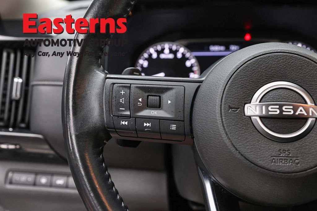 Used 2025 Nissan Pathfinder SV FWD image 15