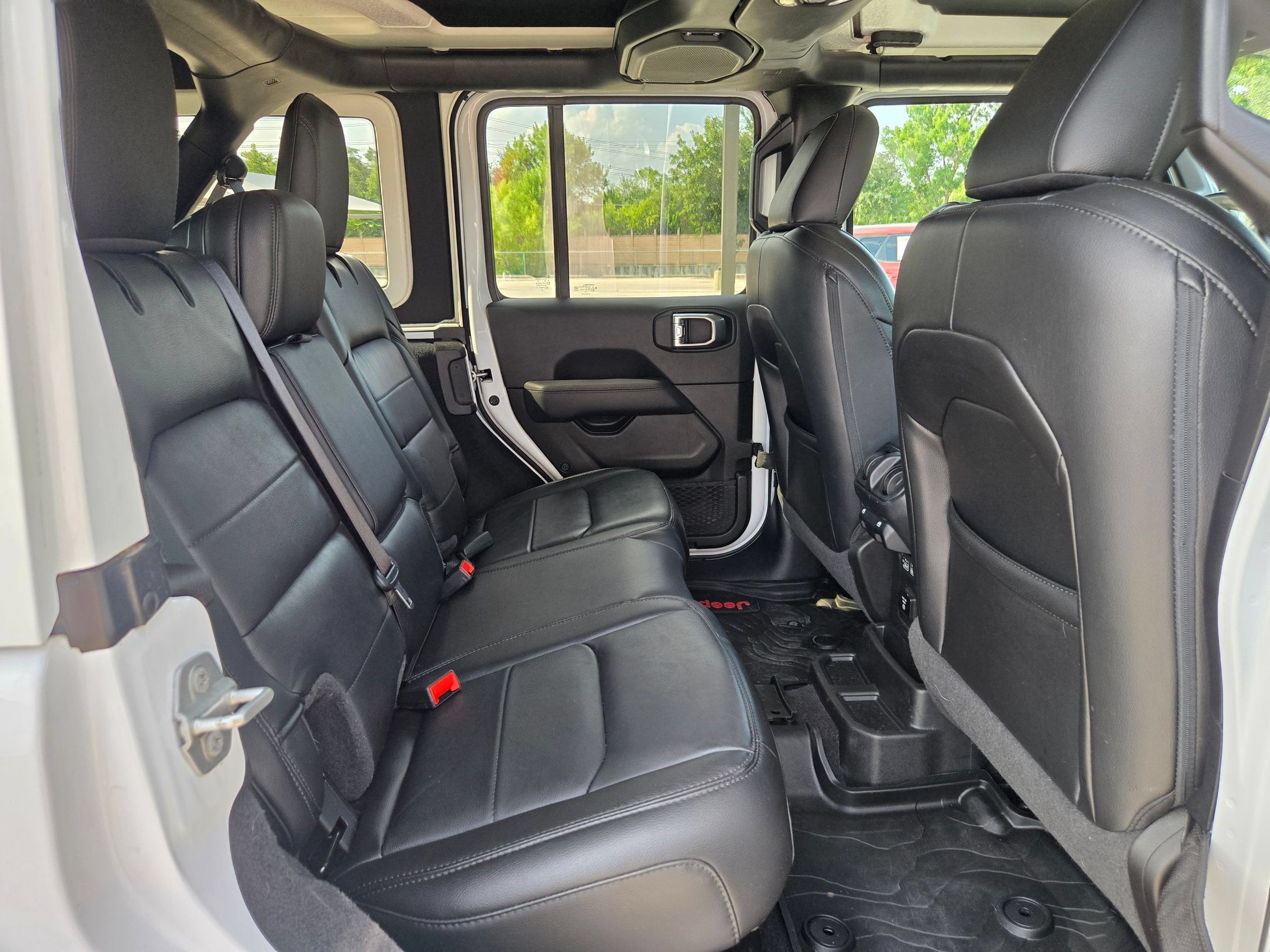 Used 2021 Jeep Wrangler Unlimited Sahara AWD/4WD image 25