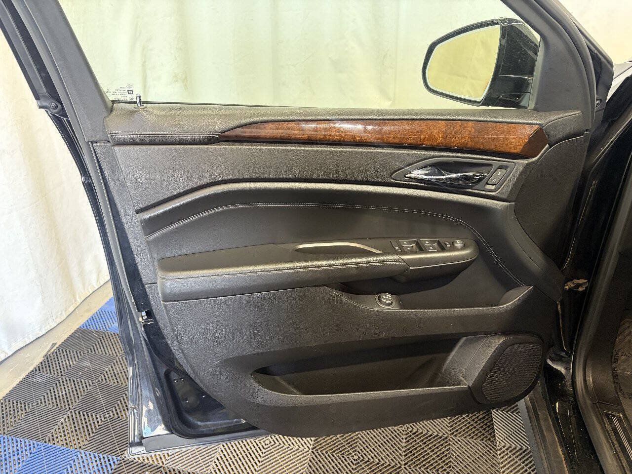 Used 2012 Cadillac SRX Luxury FWD image 7