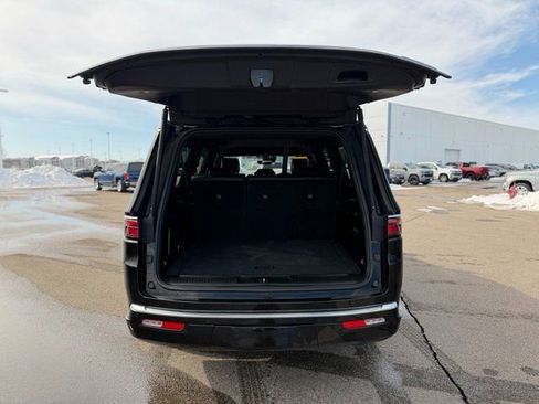 Used 2024 Jeep Wagoneer L Series II w/ Flexible Seating Group image 14