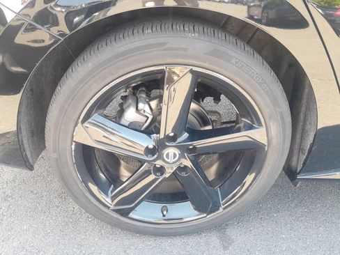 Used 2023 Nissan Sentra SR w/ Midnight Edition Package FWD image 22