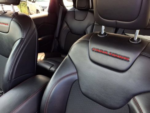 Used 2019 Jeep Cherokee Trailhawk w/ Cold Weather Group AWD/4WD image 11