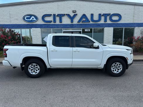 Used 2024 Nissan Frontier SV RWD image 3