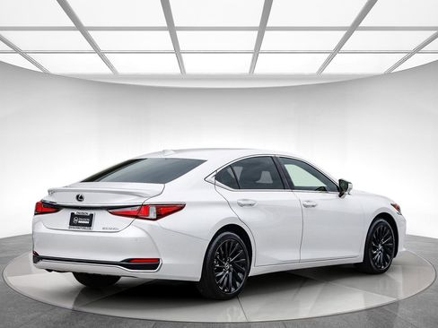 Used 2025 Lexus ES 300h w/ Accessory Package (Z2) FWD image 4