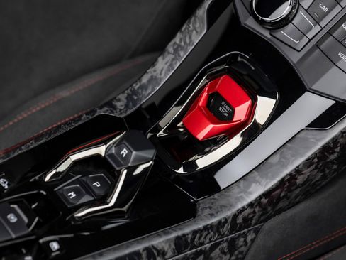 Used 2019 Lamborghini Huracan Performante AWD/4WD image 42