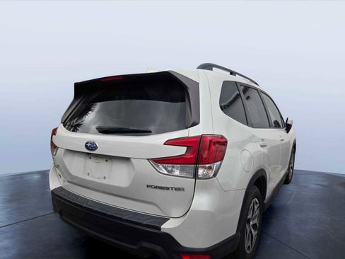 Used 2021 Subaru Forester Premium AWD/4WD image 3