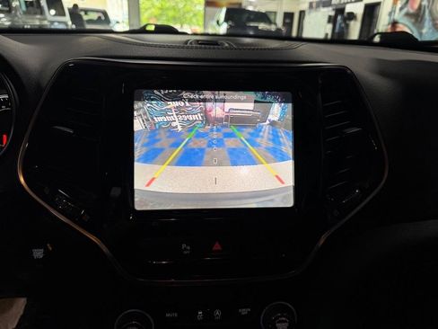 Used 2019 Jeep Cherokee Limited AWD/4WD image 43