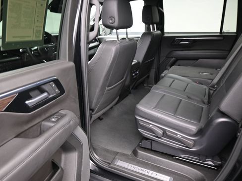 Used 2025 Chevrolet Suburban Z71 AWD/4WD image 17