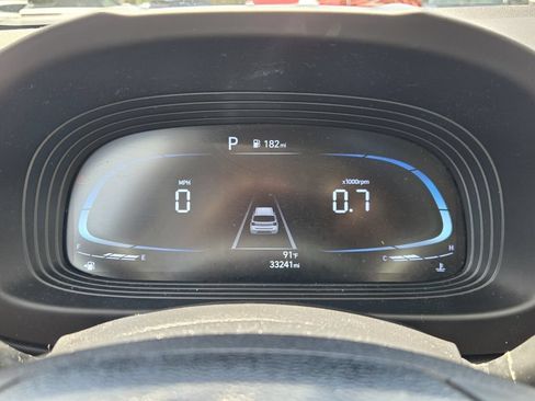 Used 2023 Hyundai Venue SEL FWD image 23