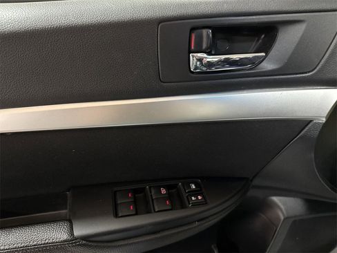 Used 2011 Subaru Outback 2.5i Premium image 20