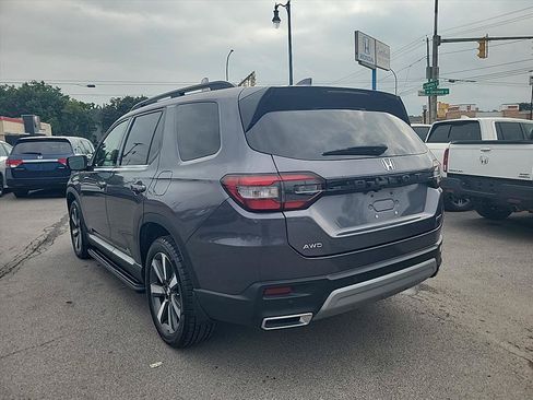 Used 2023 Honda Pilot Touring image 3