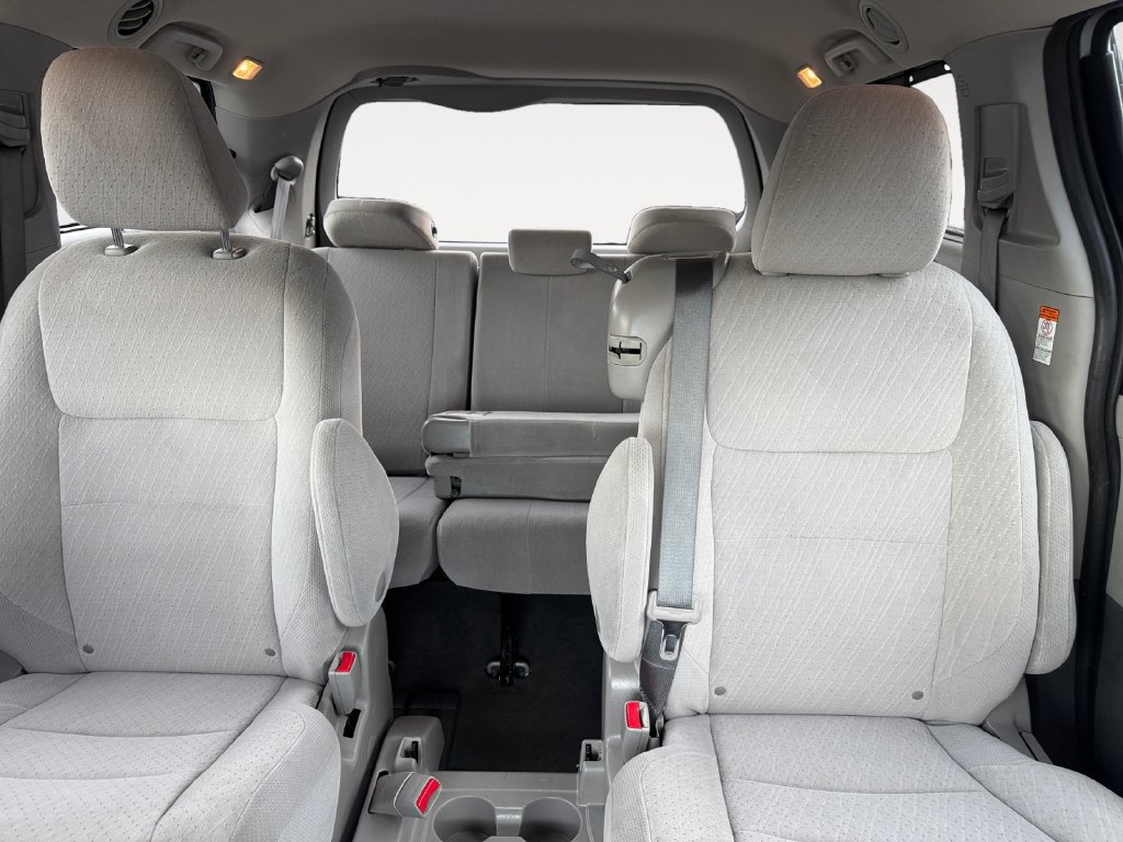 Certified 2020 Toyota Sienna LE FWD image 13