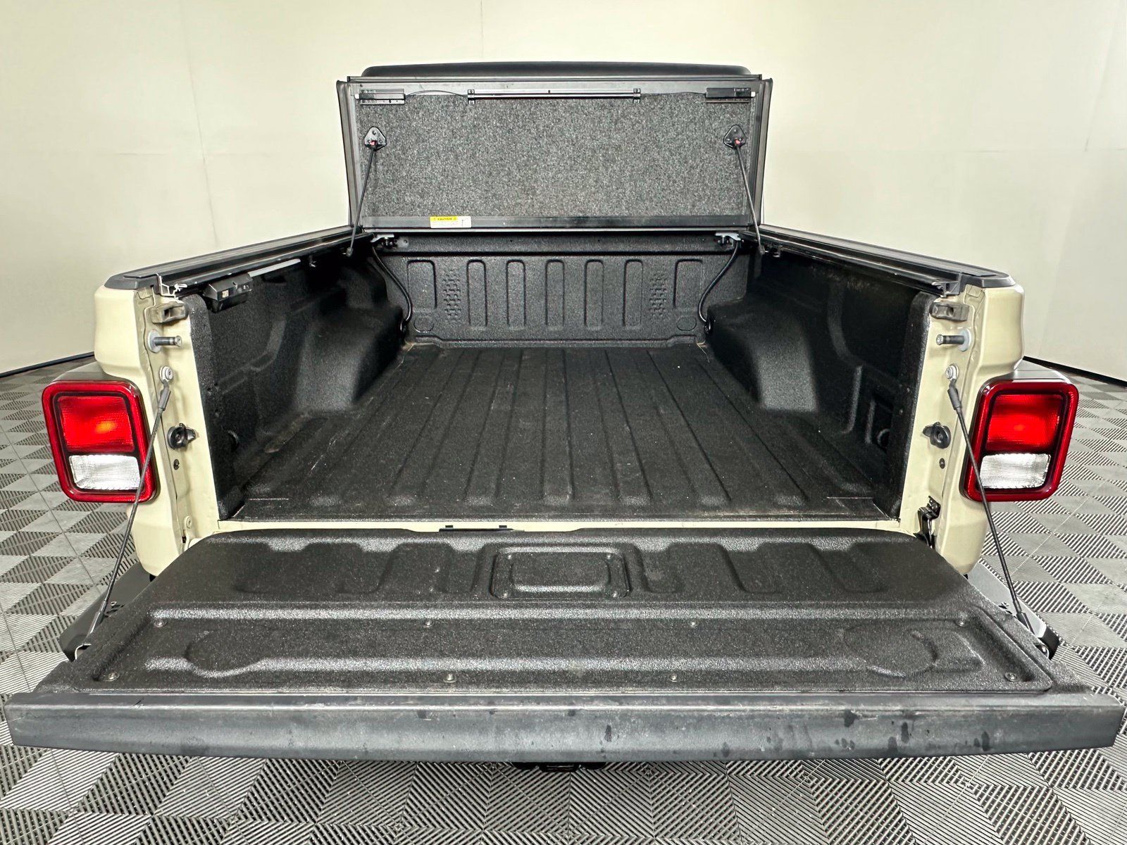 Used 2022 Jeep Gladiator Overland w/ Popular Equipment Package AWD/4WD image 20