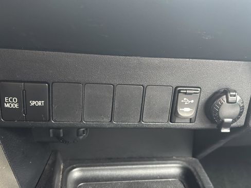 Used 2014 Toyota RAV4 LE AWD/4WD image 12