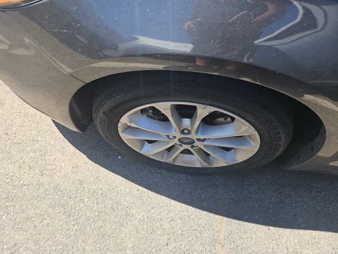 Used 2019 Ford Fusion SE FWD image 3
