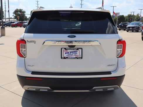 Used 2024 Ford Explorer XLT w/ Equipment Group 202A AWD/4WD image 6