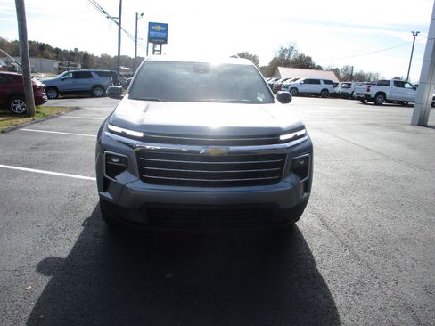 Used 2025 Chevrolet Traverse LT image 8