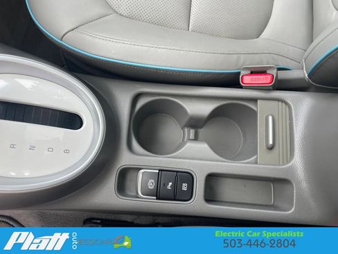 Used 2017 Kia Soul EV + w/ Sun & Fun Package image 28