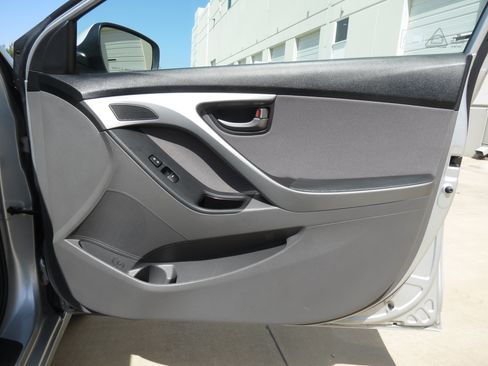 Used 2014 Hyundai Elantra SE w/ Option Group 02 FWD image 28