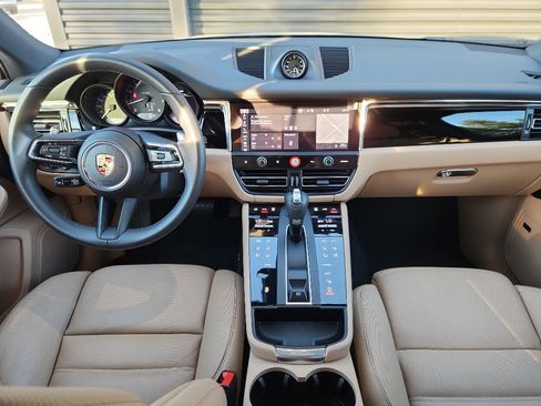 Certified 2025 Porsche Macan image 18