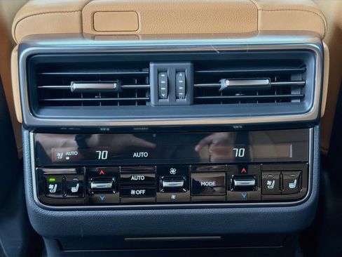 Used 2026 Lexus LX 600 4WD w/ Luxury Package image 21