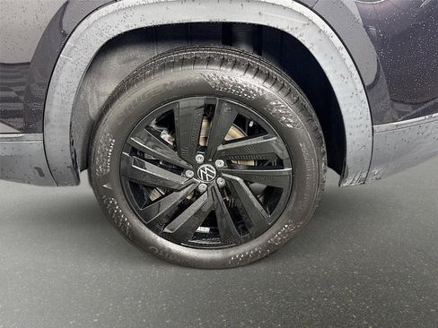 Used 2022 Volkswagen Atlas Cross Sport SE FWD image 32