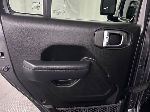 Used 2022 Jeep Gladiator Willys image 31