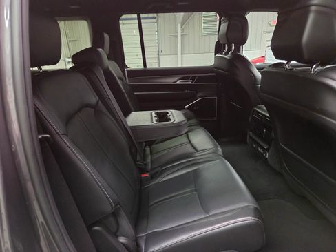 Used 2025 Jeep Wagoneer L Series II w/ 8-pass Seating Package AWD/4WD image 33