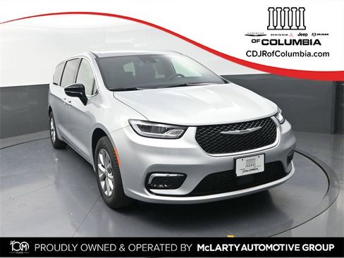 New 2026 Chrysler Pacifica Select image 1