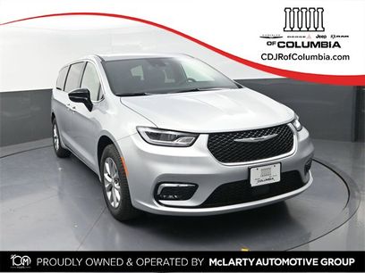 New 2026 Chrysler Pacifica Select