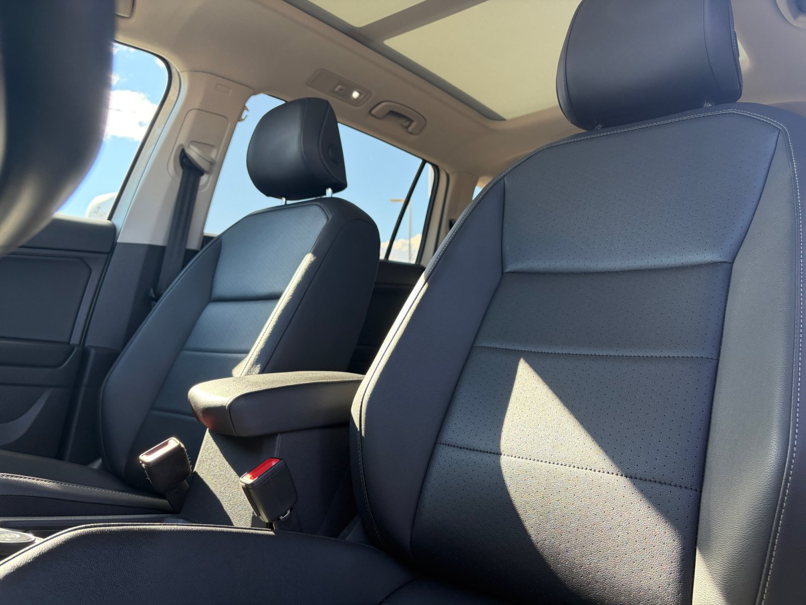 Used 2020 Volkswagen Tiguan SE w/ Panoramic Sunroof Package AWD/4WD image 14