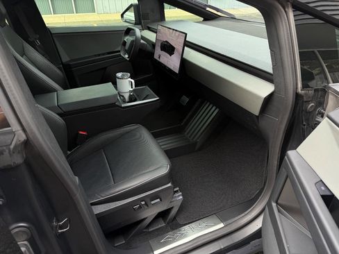 Used 2024 Tesla Cybertruck AWD Crew Cab image 20