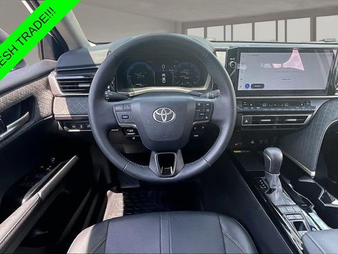 Used 2025 Toyota Camry XLE FWD image 8