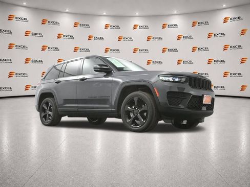Used 2022 Jeep Grand Cherokee Altitude AWD/4WD image 41