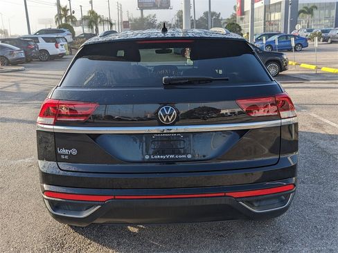Certified 2022 Volkswagen Atlas Cross Sport SE image 6