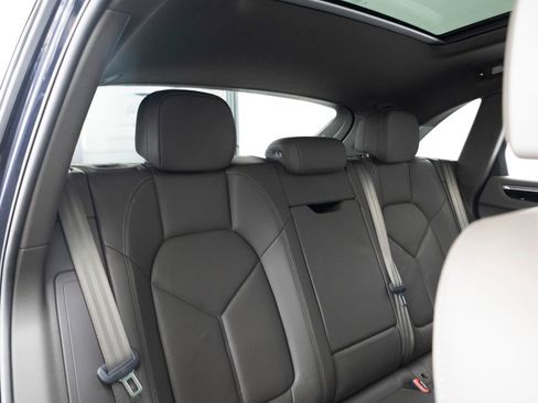 Certified 2023 Porsche Macan Base image 30