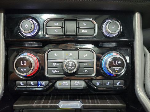 Used 2021 GMC Yukon Denali w/ Denali Premium Package AWD/4WD image 34