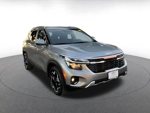 Used 2025 Kia Seltos S image 3