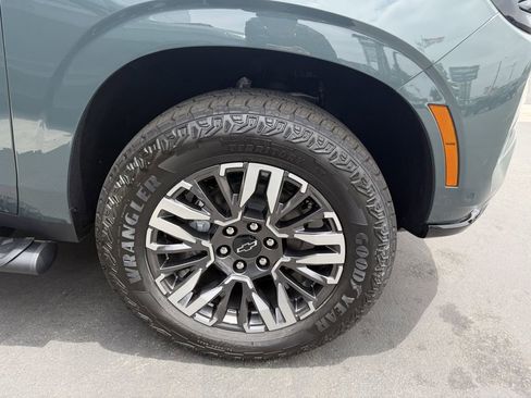 New 2026 Chevrolet Suburban Z71 w/ Comfort Package AWD/4WD image 9