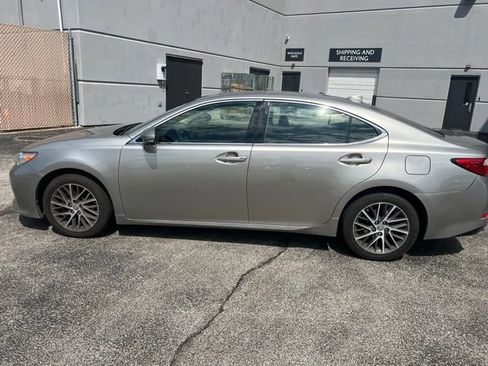 Used 2015 Lexus ES 350 w/ Luxury Package FWD image 6