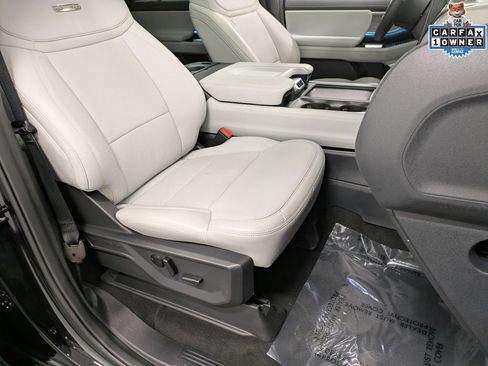 Used 2025 Ford Expedition Platinum AWD/4WD image 32