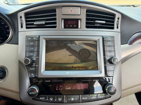 Used 2011 Toyota Avalon Limited FWD image 27
