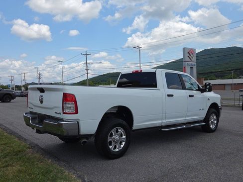Used 2024 RAM 2500 Big Horn AWD/4WD image 3