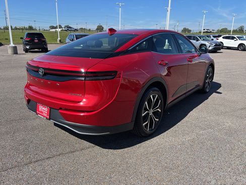 Used 2023 Toyota Crown Limited image 5