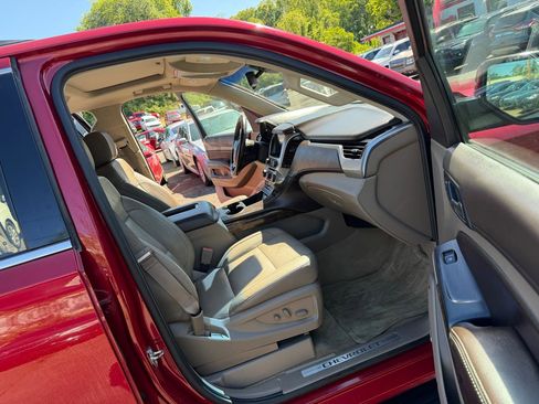 Used 2015 Chevrolet Suburban LT w/ Luxury Package AWD/4WD image 17