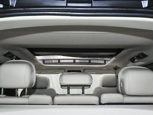 Used 2025 Land Rover Range Rover SE image 79