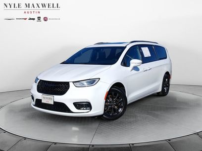 Used 2021 Chrysler Pacifica Touring-L w/ Uconnect Theater Family Group