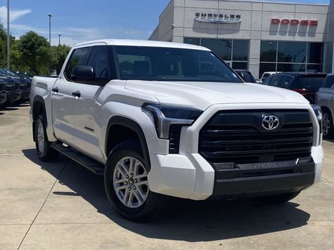 Used 2025 Toyota Tundra SR5 w/ SR5 Convenience Package AWD/4WD image 36