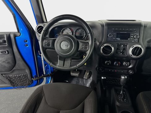 Used 2016 Jeep Wrangler Unlimited Rubicon w/ Connectivity Group AWD/4WD image 20